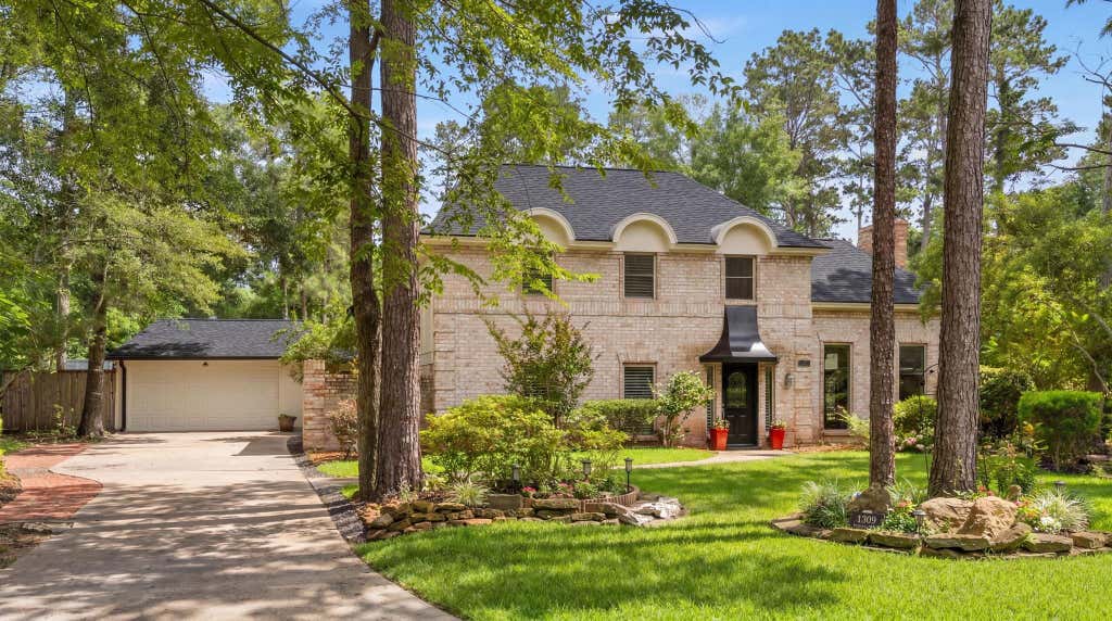 Photo of 10911 Sweetspire Place, The Woodlands, TX 77380 (MLS # 19667029)