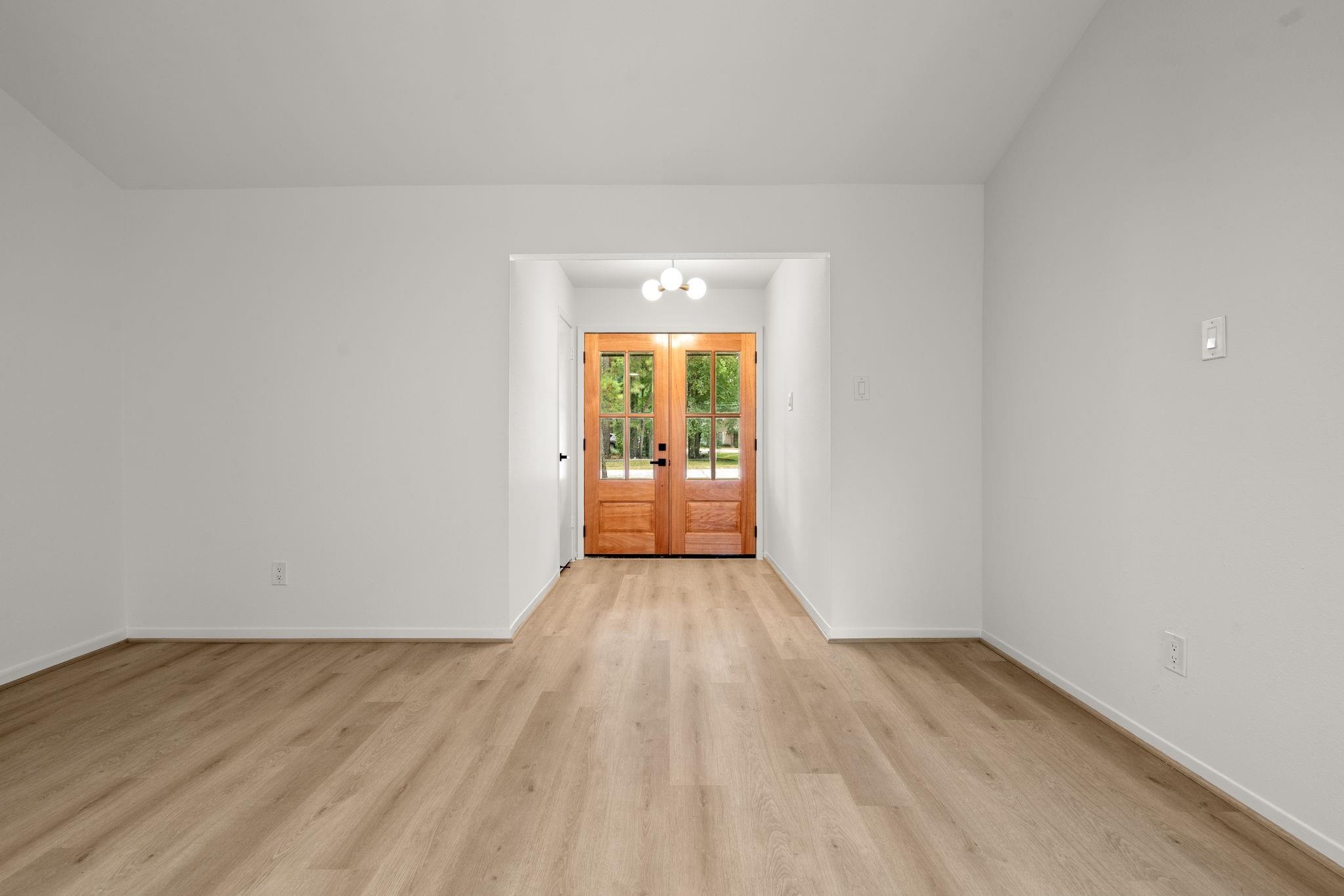 8 S Woodstock Circle Drive