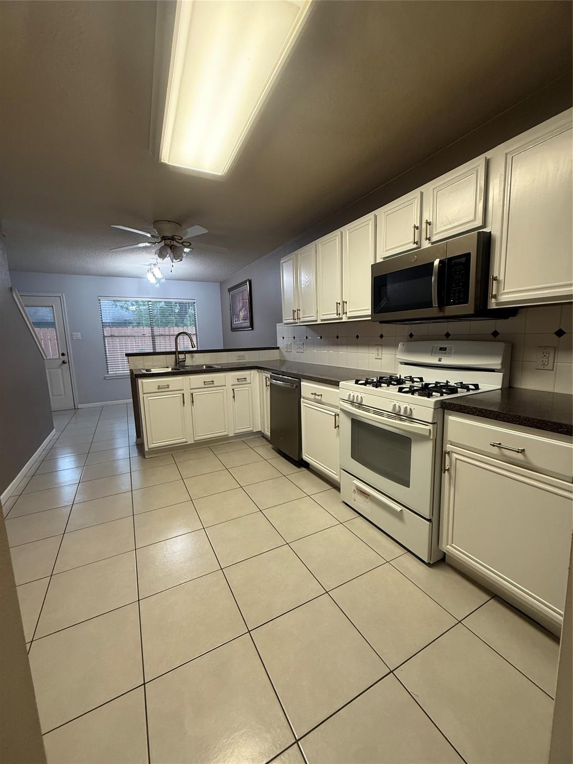 13202 Chasworth Dr