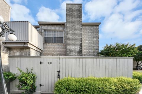 Photo of 3800 Tanglewilde Street #301, Houston, TX 77063 (MLS # 83580215)