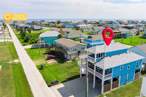 Photo of 997 S Redfish Street, Crystal Beach, TX 77650 (MLS # 78577389)