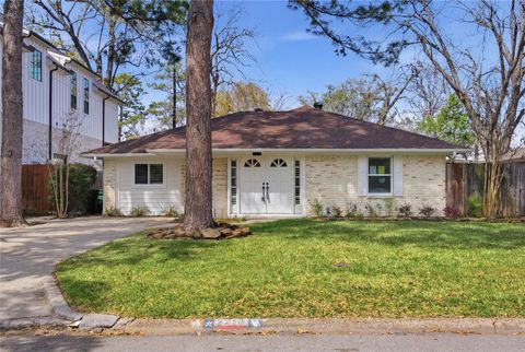 Photo of 2210 Wakefield Drive, Houston, TX 77018 (MLS # 55760230)