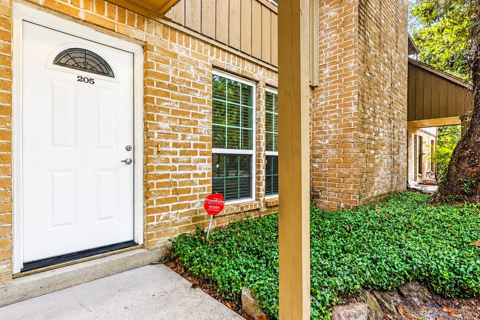 1011 Hamblen Road 205
