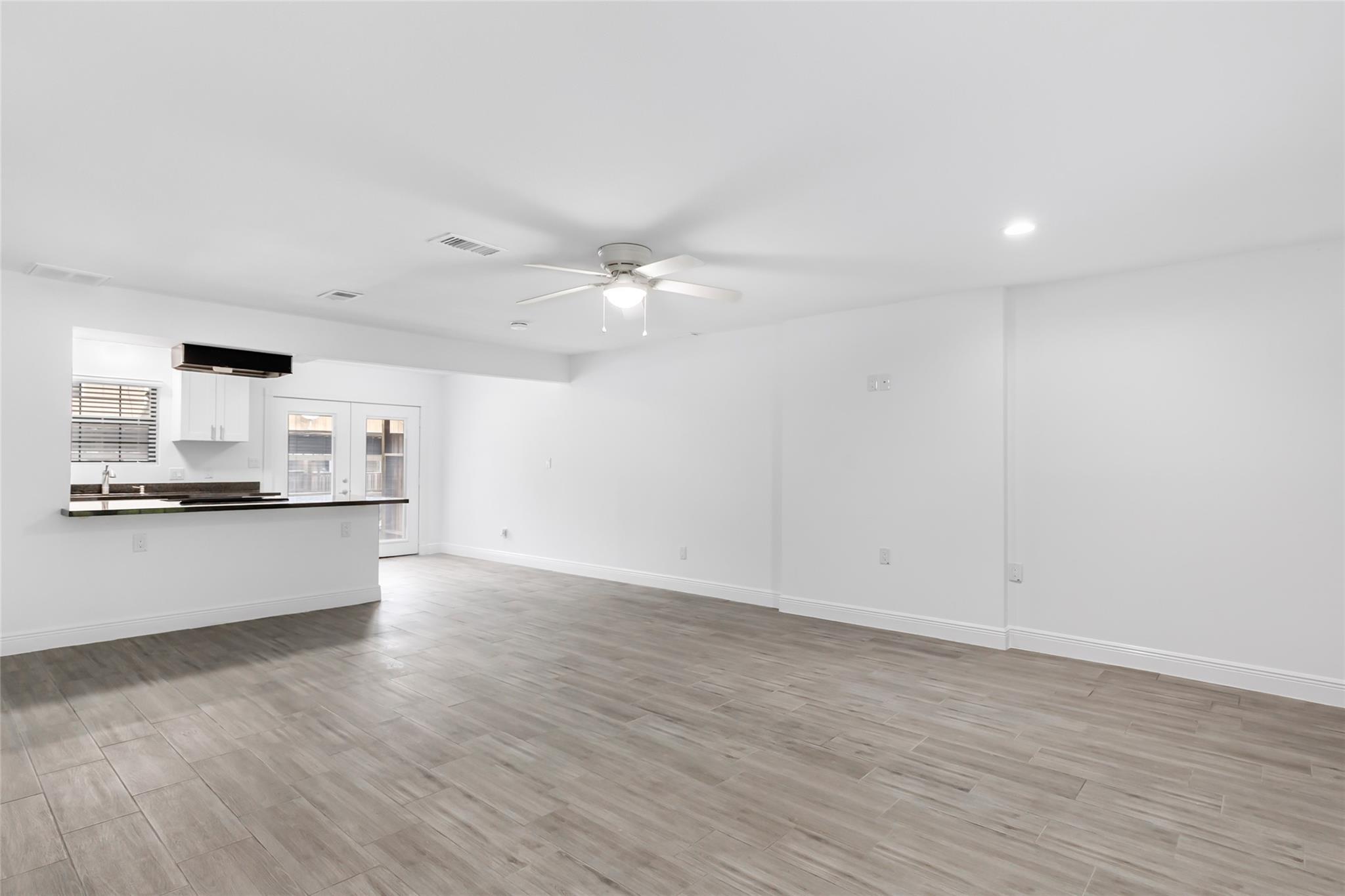 1011 Hamblen Road 205