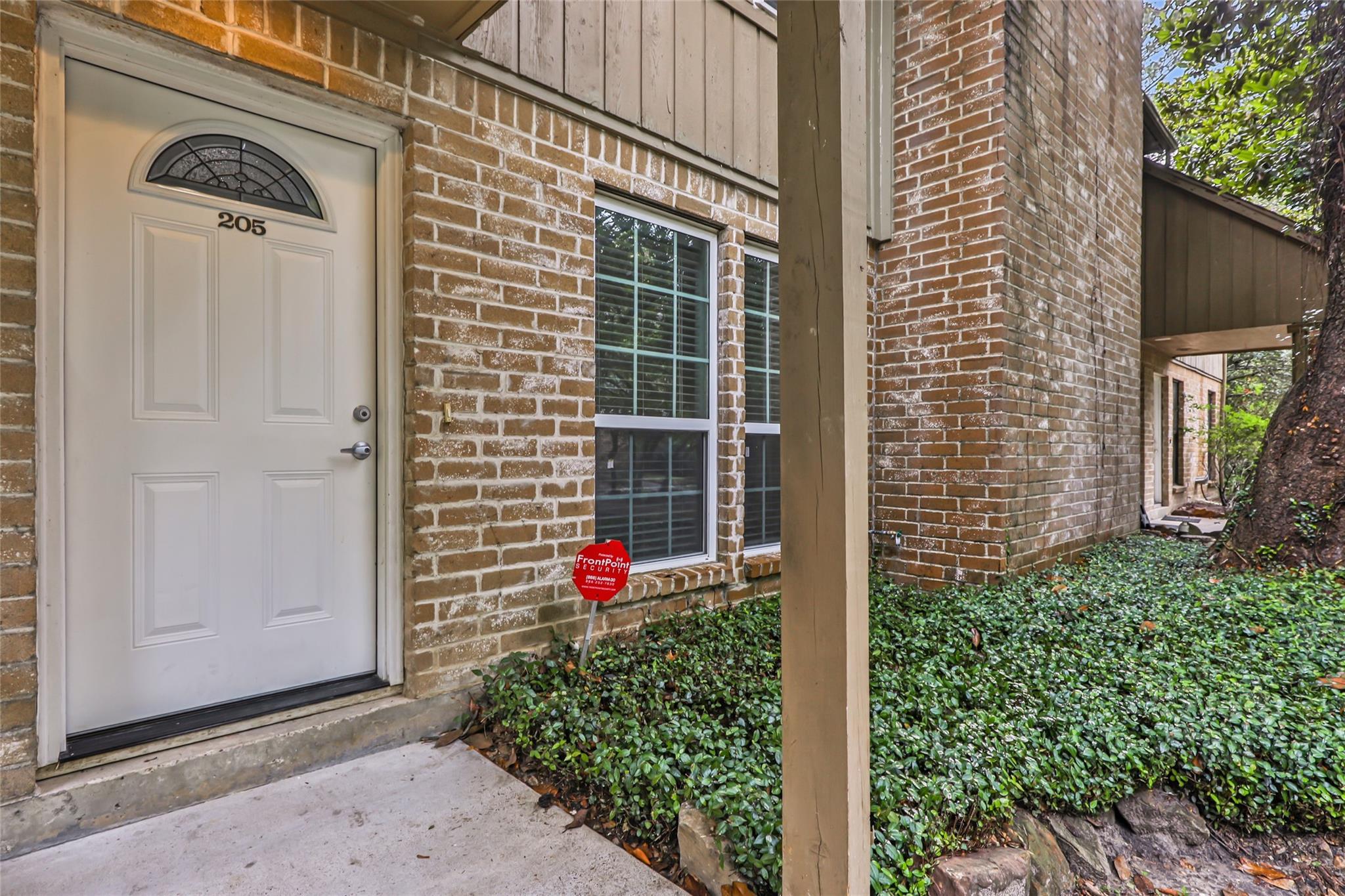 1011 Hamblen Road 205