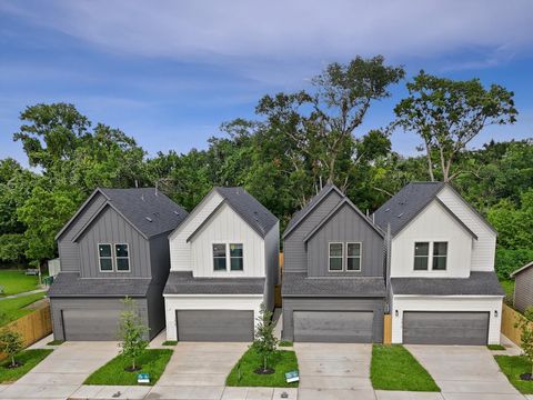 Photo of 7416 Maxroy Street, Houston, TX 77088 (MLS # 38324791)