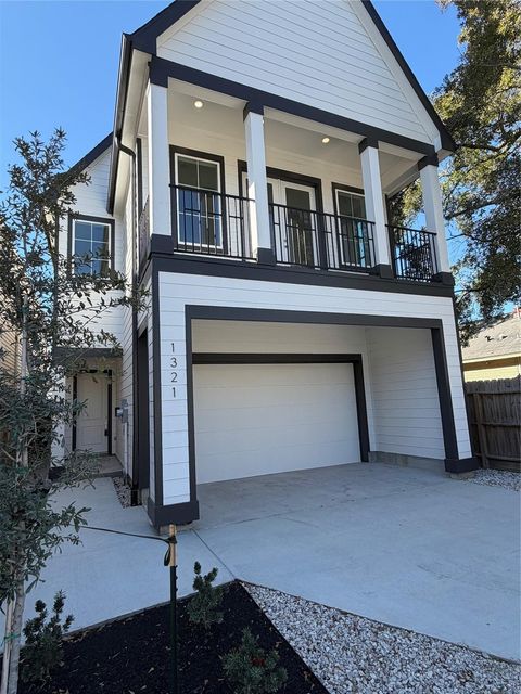 Photo of 1321 Alexander Street, Houston, TX 77008 (MLS # 87559883)