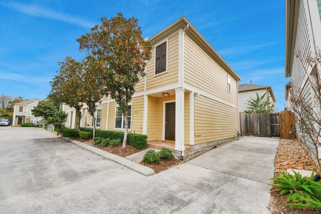 Photo of 1714 Redwing Bluff Drive, Houston, TX 77009 (MLS # 81039413)