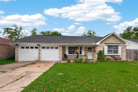 Photo of 9771 Rambling Trail, Houston, TX 77089 (MLS # 82877789)
