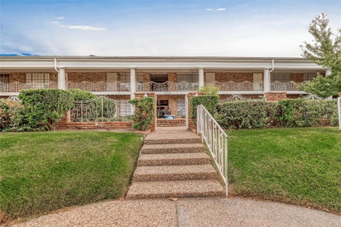 Photo of 2201 Fountain View Drive #54, Houston, TX 77057 (MLS # 21909467)