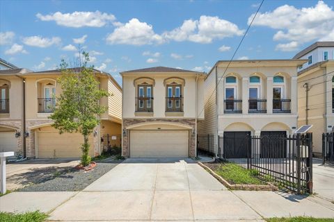 Photo of 5513 Petty Street #C, Houston, TX 77007 (MLS # 68758503)