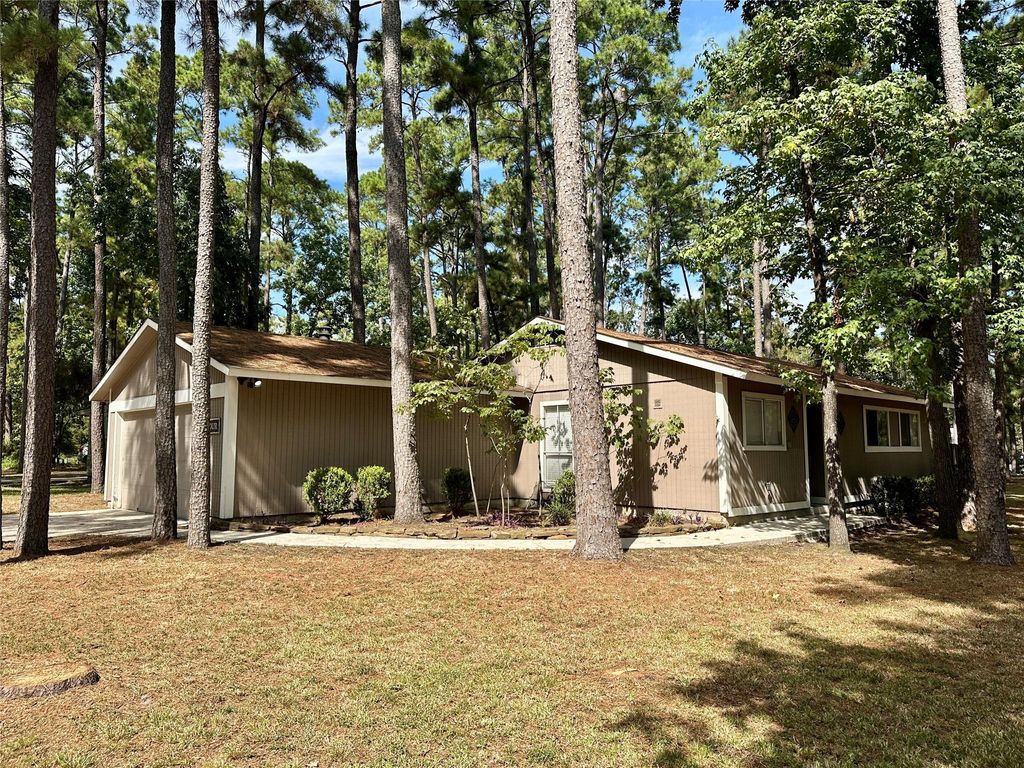 Photo of 4 Marabou Place, The Woodlands, TX 77380 (MLS # 93757963)