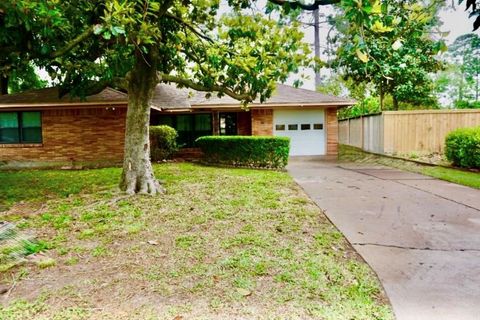 Photo of 2211 Hialeah Drive, Houston, TX 77018 (MLS # 77705111)