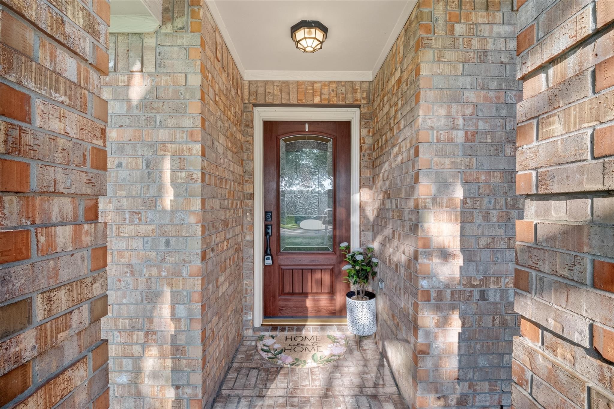 827 N Wellsford Drive