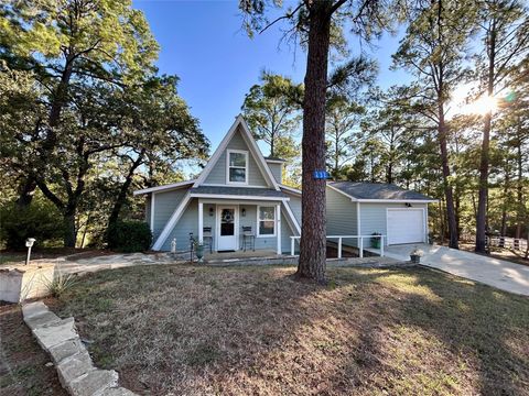 Photo of 232 Clear Lake Drive Dr, La Grange, TX 78945 (MLS # 81108410)