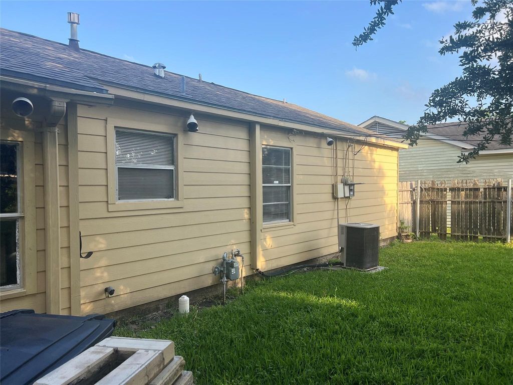 Photo of 8702 Tewantin Drive, Houston, TX 77061 (MLS # 56504738)
