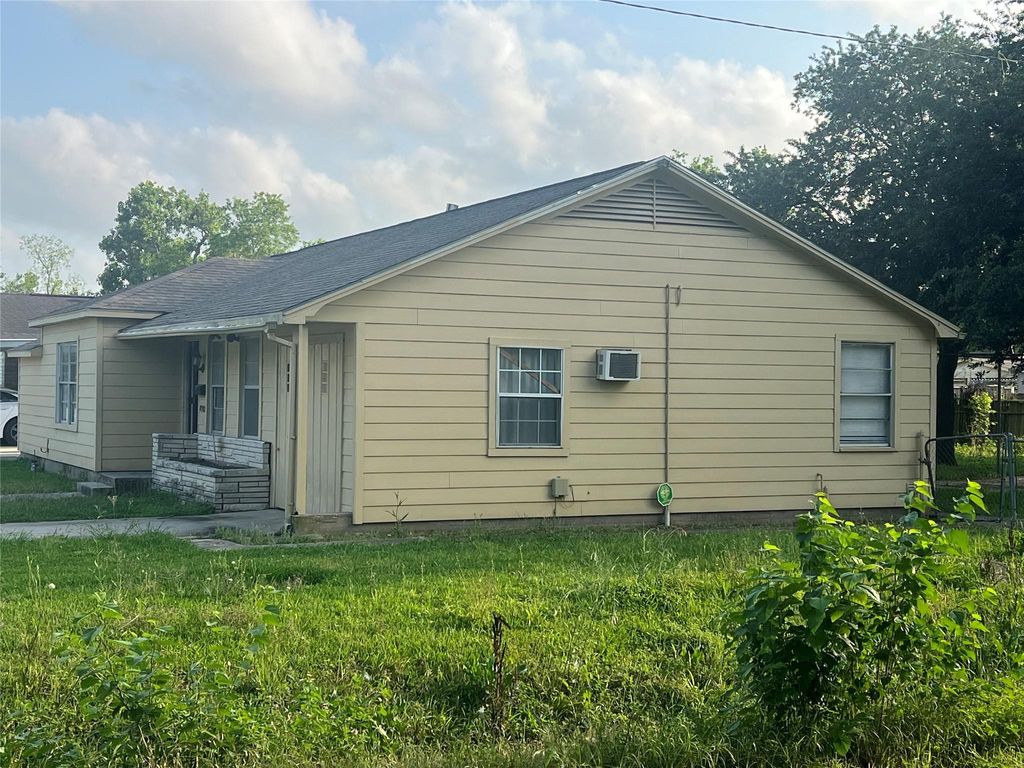 Photo of 8702 Tewantin Drive, Houston, TX 77061 (MLS # 56504738)