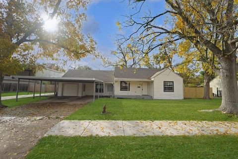 214 E 1st Street Deer Park TX 77536