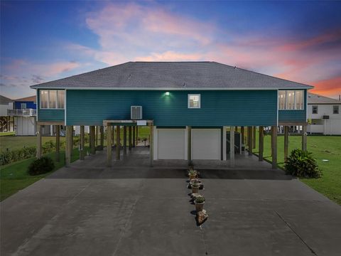 Photo of 172 Ocean View Drive Drive, Crystal Beach, TX 77650 (MLS # 25622076)