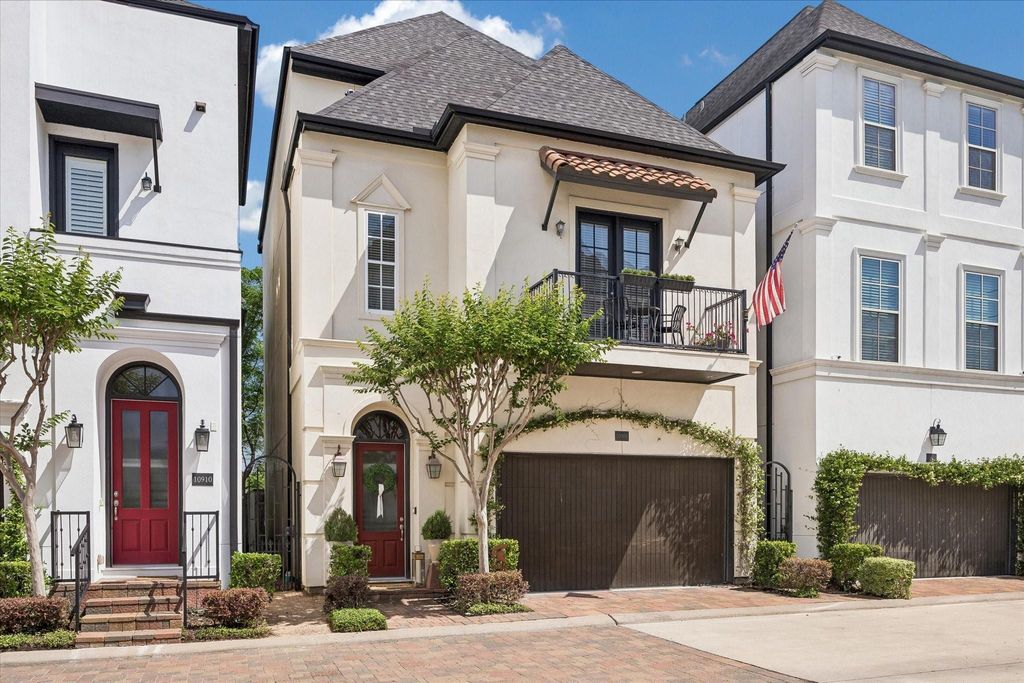 Photo of 10906 Wrenwood Green, Houston, TX 77043 (MLS # 9268807)