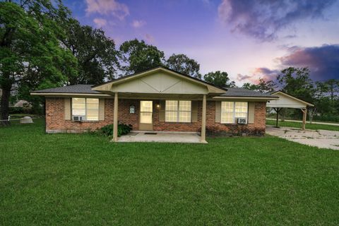 Photo of 1301 Briarcliff Street, Conroe, TX 77385 (MLS # 25361247)