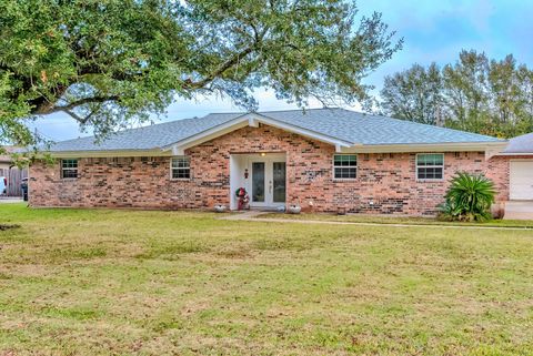 Photo of 186 Poinsetta Street, Bridge City, TX 77611 (MLS # 51047489)