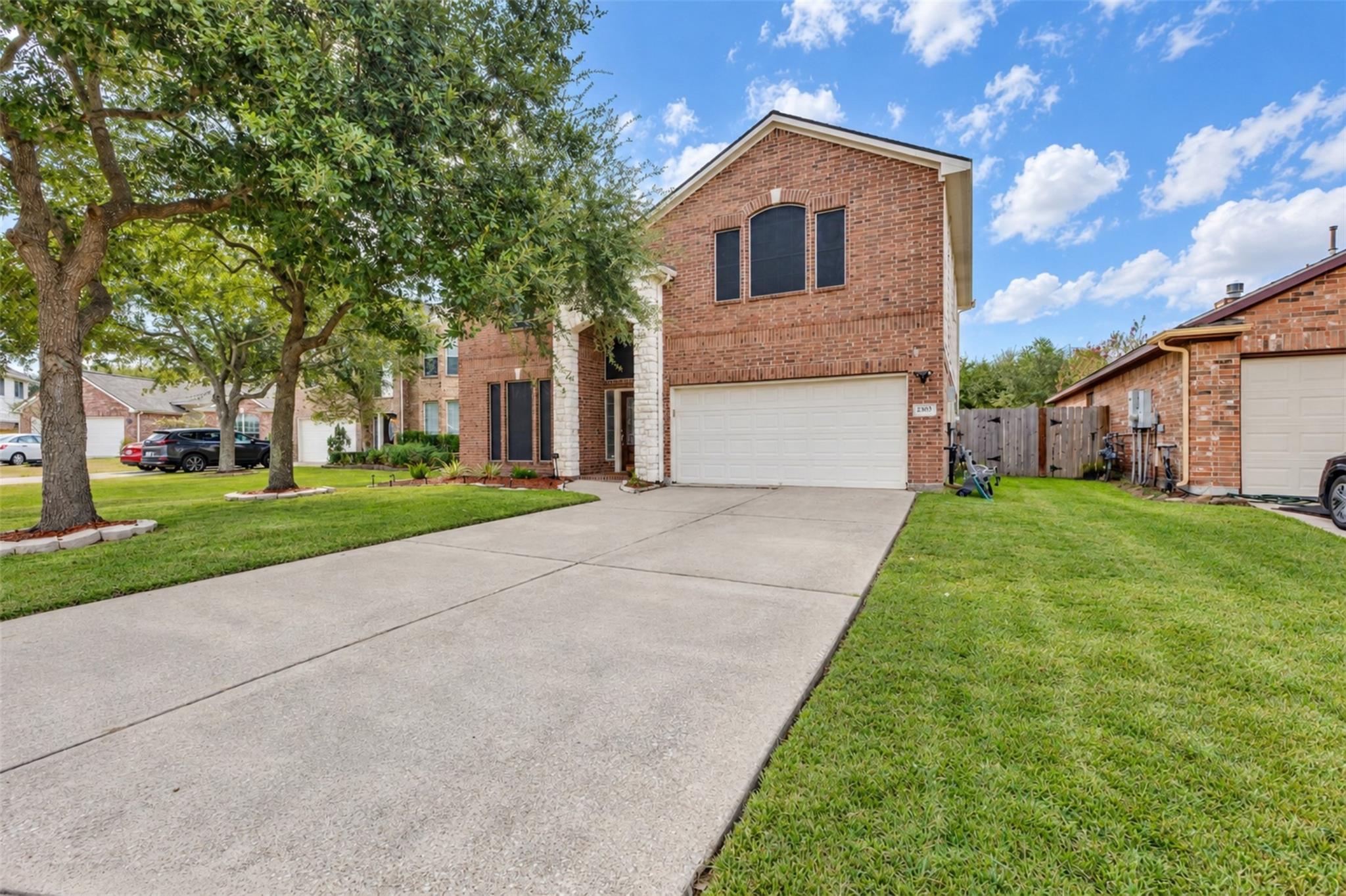 2303 Megellan Point Ln Lane