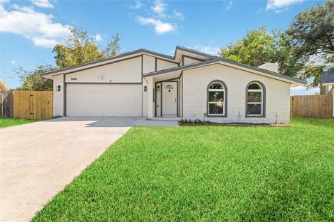Photo of 15606 Loma Verde Drive, Houston, TX 77083 (MLS # 2152769)
