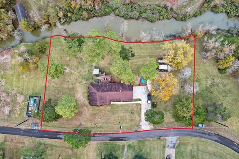 Photo of 203 N Bayou Bend Drive, Baytown, TX 77521 (MLS # 90443477)