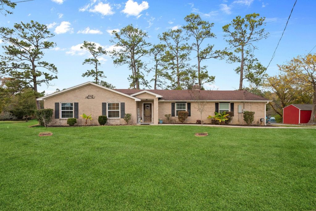 Photo of 203 N Bayou Bend Drive, Baytown, TX 77521 (MLS # 90443477)