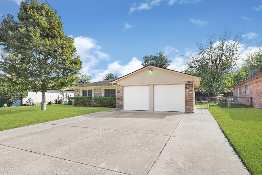 Photo of 1119 Glen Echo Drive, Houston, TX 77088 (MLS # 39832108)