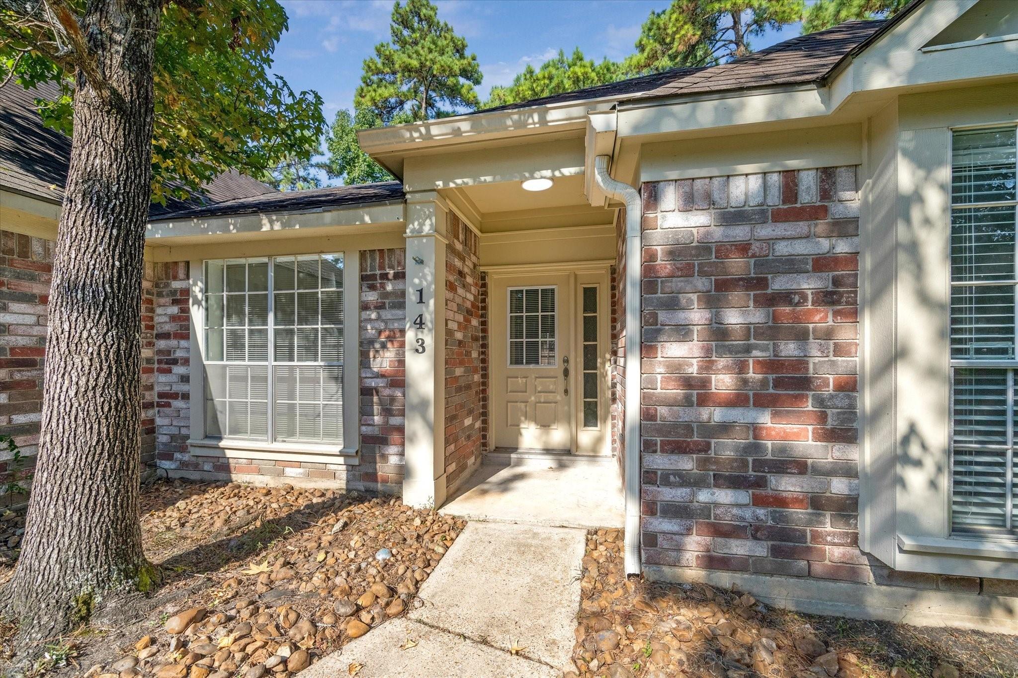 143 W Village Knoll Circle