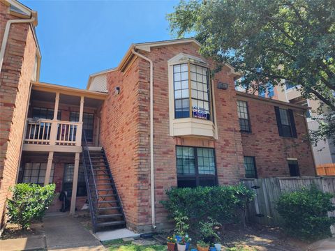 Photo of 2255 Braeswood Park Drive #272, Houston, TX 77030 (MLS # 92774546)
