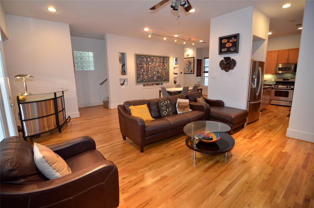 Photo of 5427 Kansas Street #B, Houston, TX 77007 (MLS # 92541927)