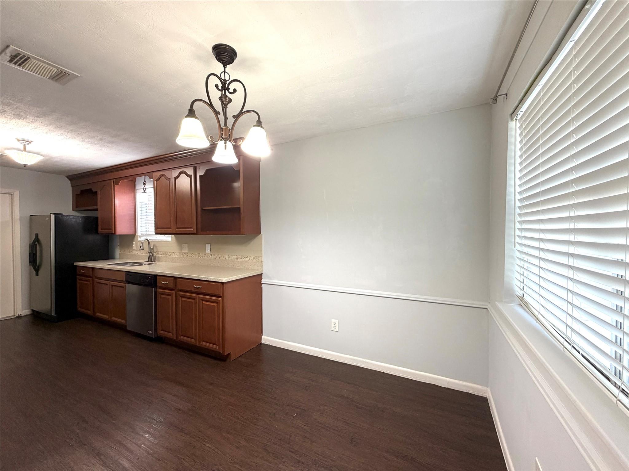 1806 Airline Drive