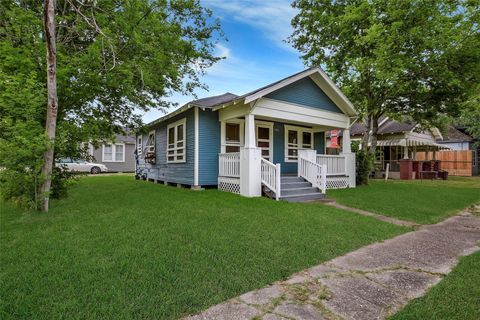 Photo of 3301 Dennis Street, Houston, TX 77004 (MLS # 79089907)
