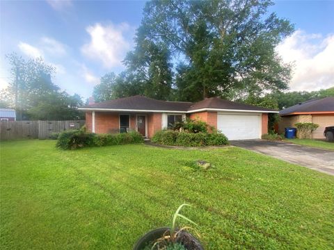 Photo of 718 Westbury Street, West Orange, TX 77630 (MLS # 40065088)