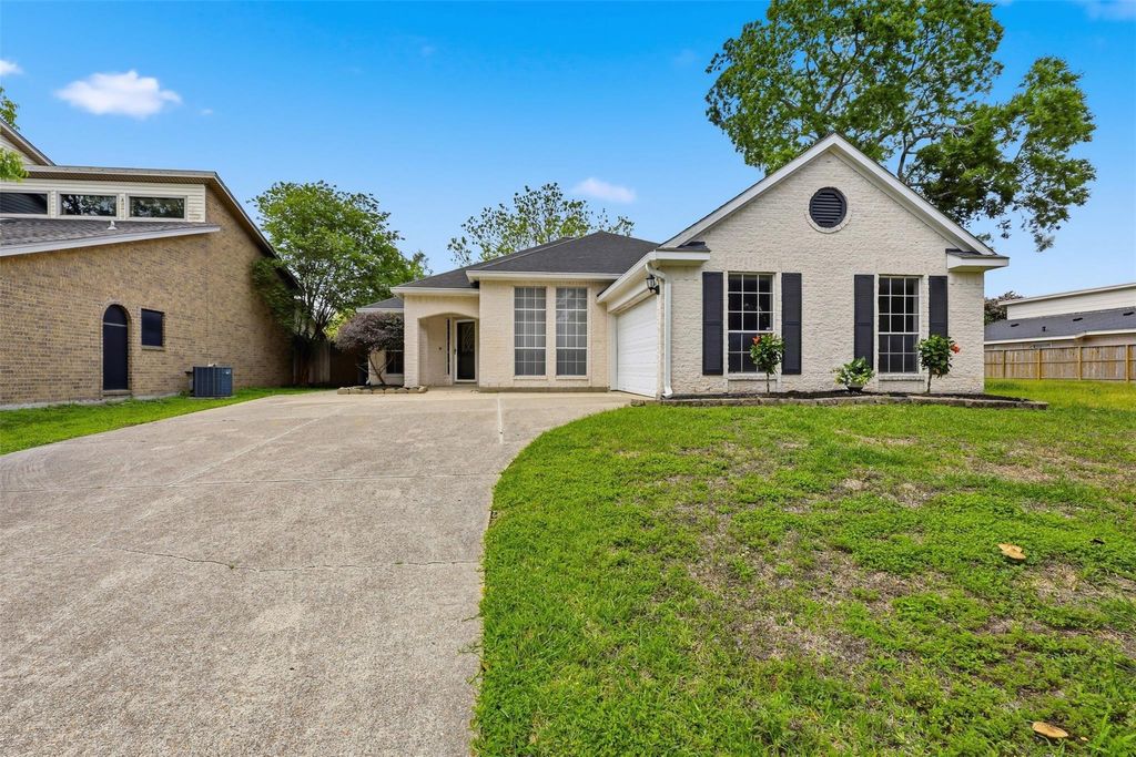 Photo of 10707 Crestfield Court, Houston, TX 77070 (MLS # 23071658)