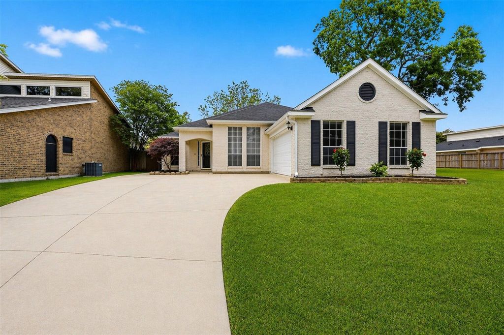 Photo of 10707 Crestfield Court, Houston, TX 77070 (MLS # 23071658)