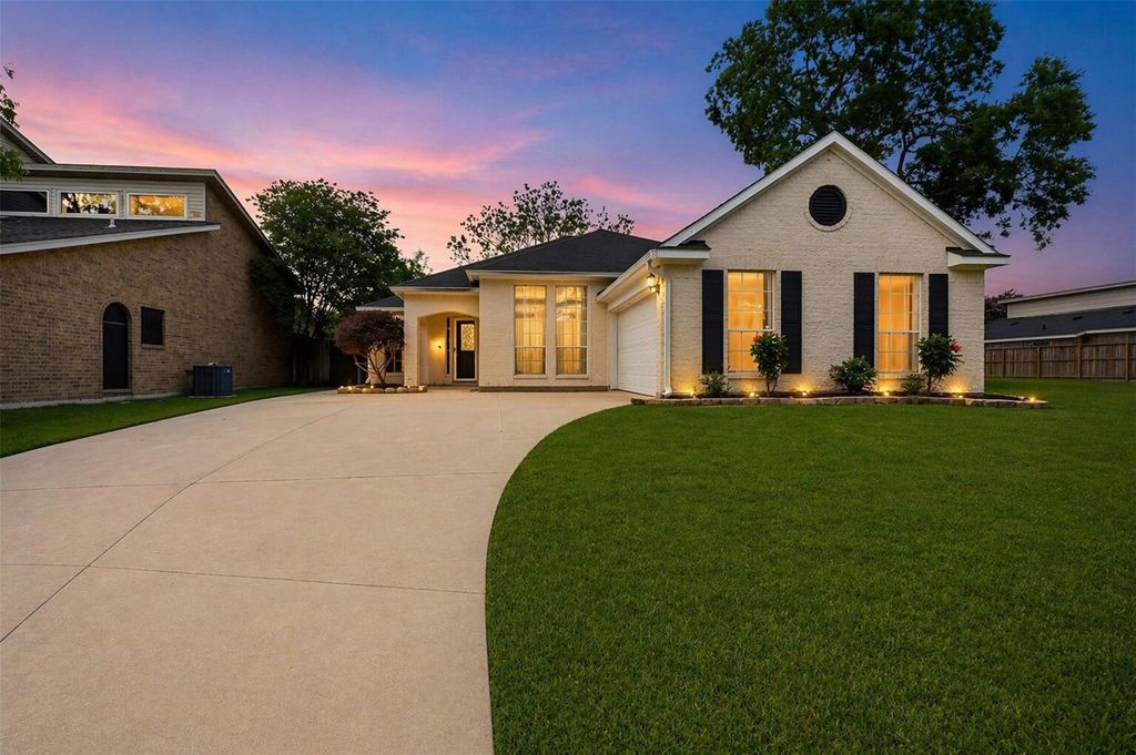 Photo of 10707 Crestfield Court, Houston, TX 77070 (MLS # 23071658)