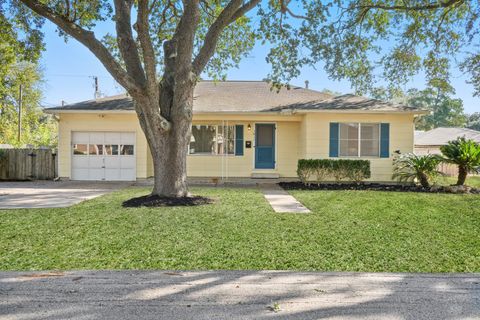 Photo of 1811 Mulcahy Street, Rosenberg, TX 77471 (MLS # 18380398)