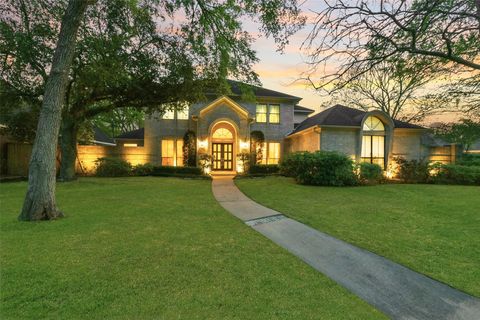 Photo of 14810 Tumbling Falls Court, Houston, TX 77062 (MLS # 9208720)