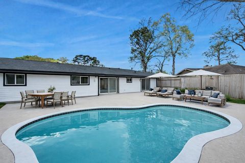 Photo of 1418 San Sebastian Lane, Nassau Bay, TX 77058 (MLS # 44379501)