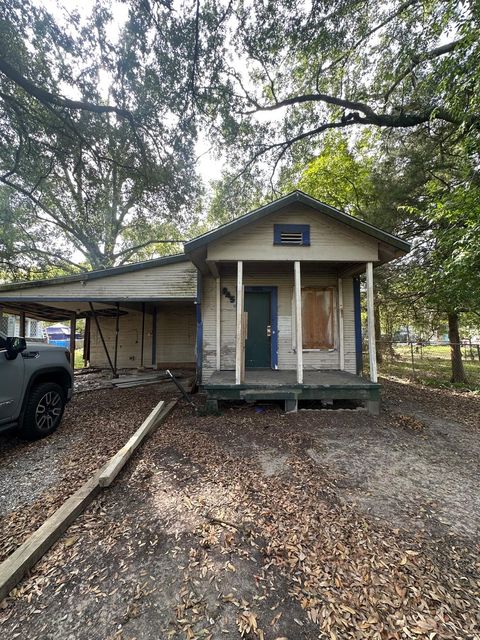 Photo of 845 Saxe Street, Beaumont, TX 77705 (MLS # 36266655)