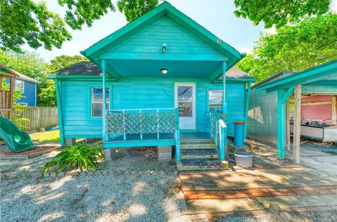 Photo of 323 Avenue J, Baytown, TX 77520 (MLS # 38753747)