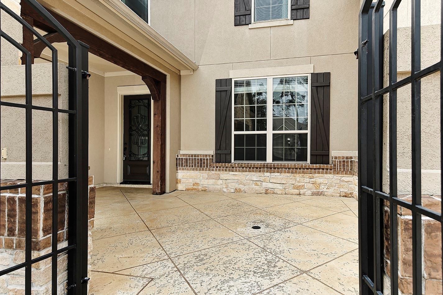 27 Tioga Place