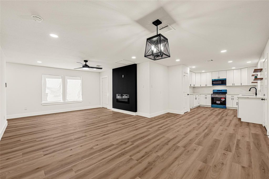 Photo of 5827 Heron Drive, Houston, TX 77033 (MLS # 85658776)