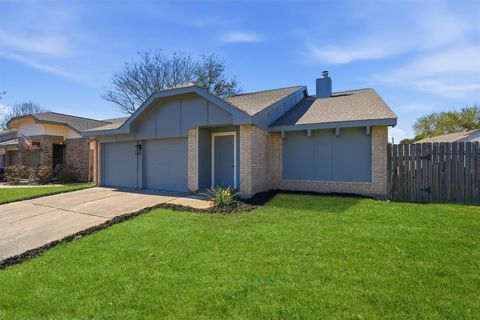 Photo of 2210 Trail West Street, Sugar Land, TX 77478 (MLS # 3106937)