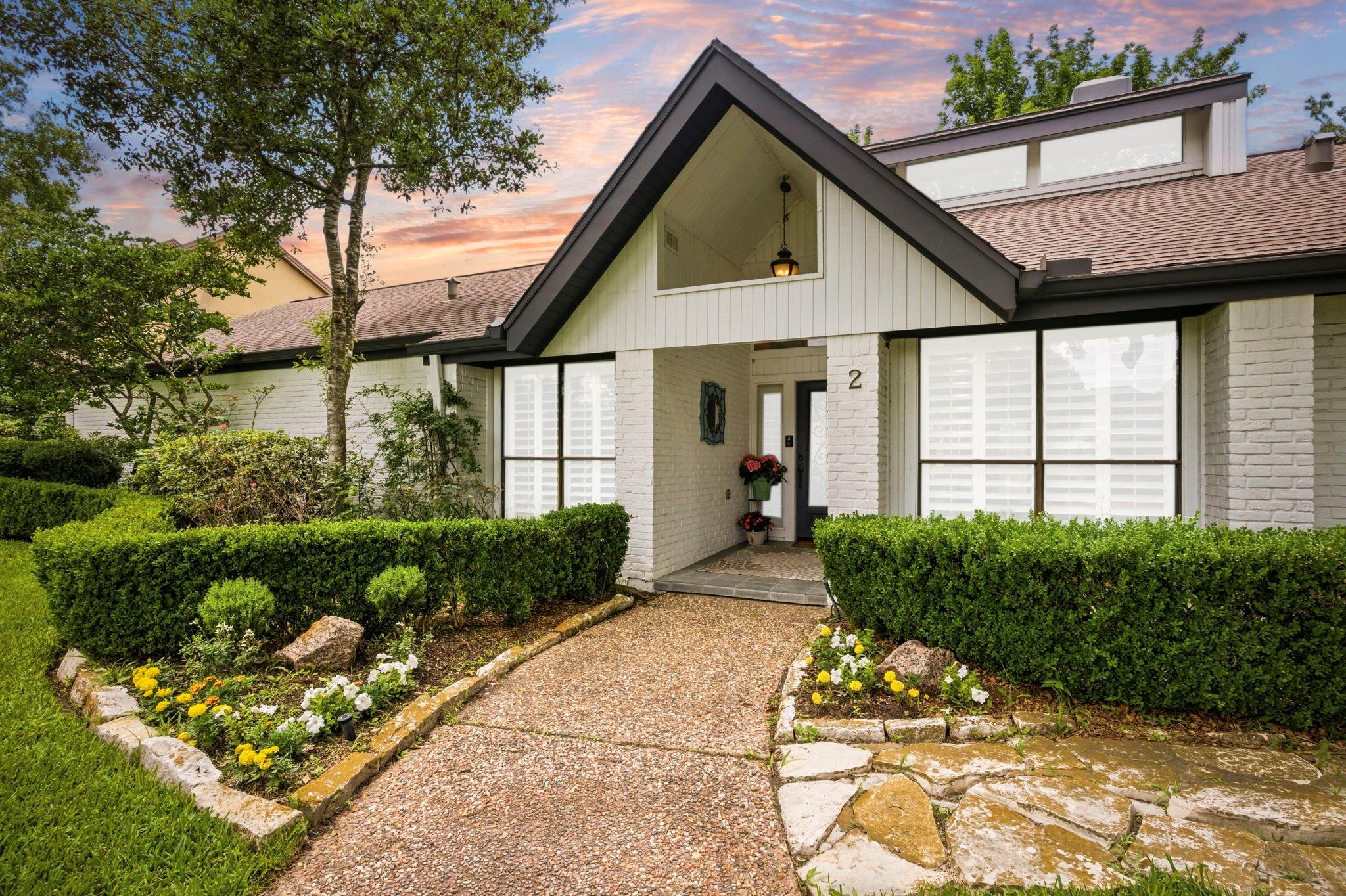 2 Wild Oak Circle