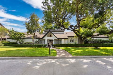 Photo of 2 Wild Oak Circle, Houston, TX 77055 (MLS # 77148767)
